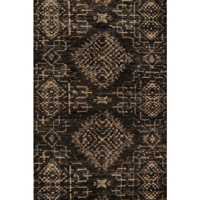 Contemporary Geometric Wool Rug in Black & Beige by Rug & Kilim, India For Sale In New York - Image 6 of 10