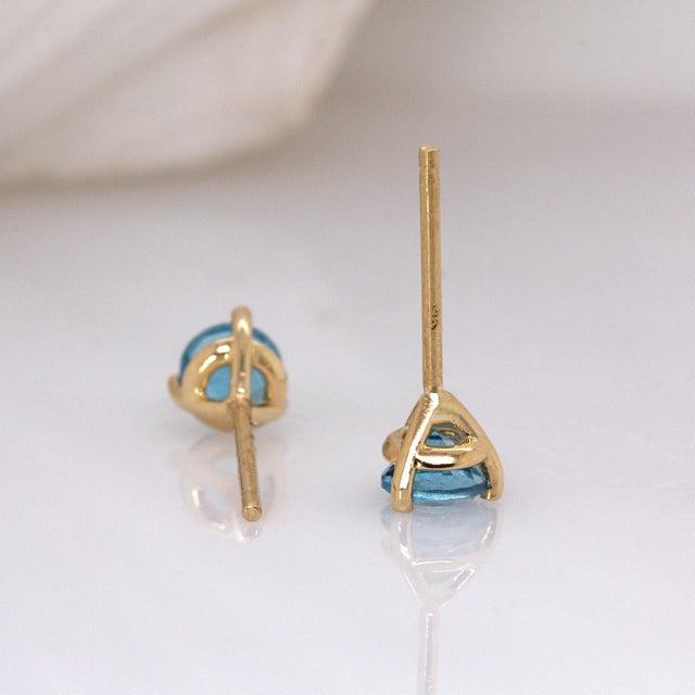 Sparkling Sky Blue Topaz Solitaire Stud Earrings: 14k Solid Gold, Round 4mm For Sale - Image 9 of 9