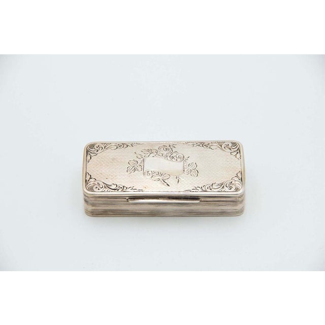 Rectangular Shaped Snuff Box with Hinged Lid For Sale - Image 4 of 4