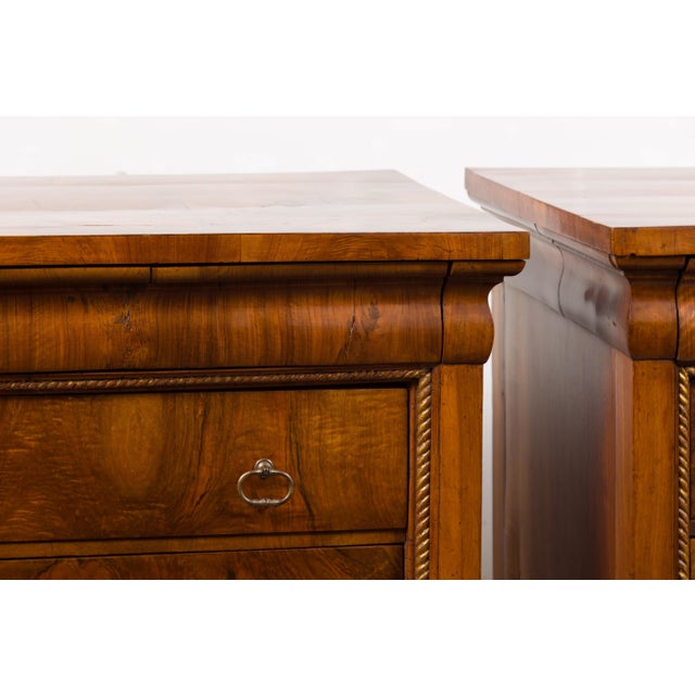 Pair of Italian 18th Century Walnut Four-Drawer Commodes with Bookmatched Veneer For Sale - Image 10 of 12