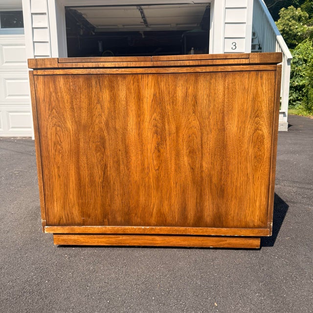 Vintage Drexel Heritage Accolade II Expandable Buffet Server For Sale In Boston - Image 6 of 7