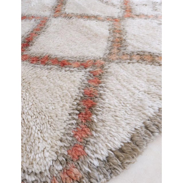 Mid-Century Modern 1980's Off-White Moroccan Beni Ourain Rug - 11.2 X 6.2 Ft For Sale - Image 3 of 10