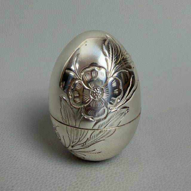 800 Silver Egg Engraved Jewelry Container For Sale - Image 11 of 11