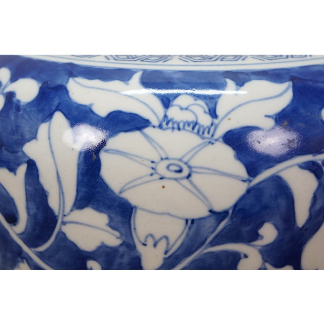 Chinese Chinoiserie Blue & White Porcelain Morning Glory Lidded Jar Urn For Sale - Image 12 of 14