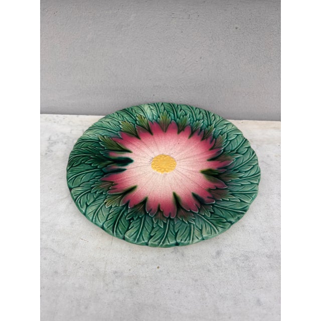 French Majolica daisy plate Orchies unsigned, circa 1890.