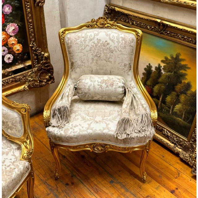 French French Louis XV Armchair – Cream Floral Damask Upholstery, Gold Leaf Frame & Accent Cushion For Sale - Image 3 of 3