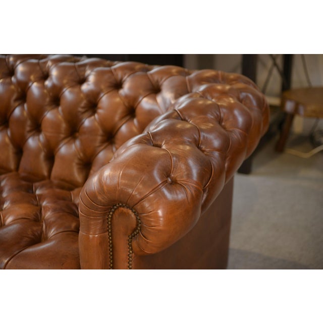 Chesterfield Sofa in Tan Tufted Leather, 1990s, in Good conditions. Designed 1990 to 1999