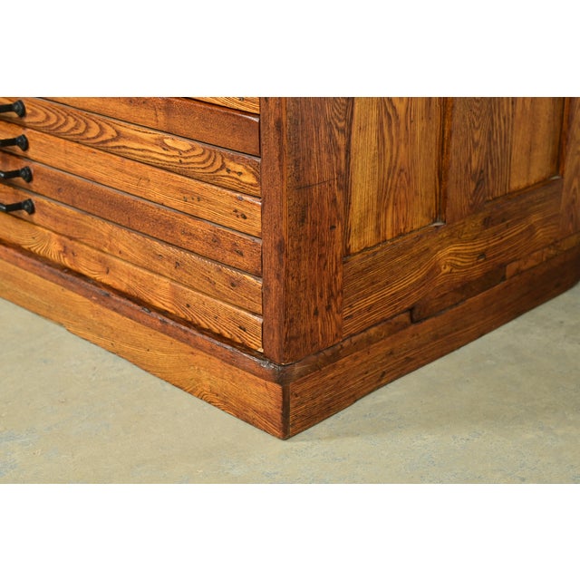 Antique Arts & Crafts Oak 31-Drawer Architect's Blueprint Flat File Cabinet by Hamilton, Circa 1900 For Sale - Image 13 of 17