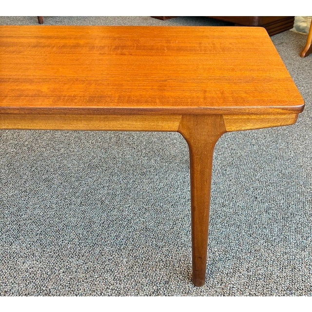 Mid 20th Century Iconic Mid Century Modern Extending Teak Coffee Table W/ Two Pull-Out Drinks Trays c.1960 For Sale - Image 5 of 12