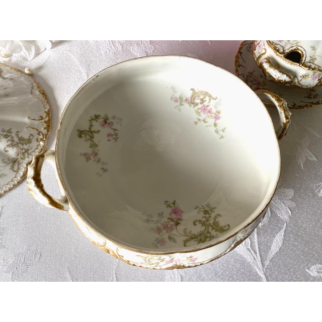 Pink Late 19th C. Theo Haviland Schleiger 144f, Round Covered Vegetable Bowl, Pink Roses, DBL Gold For Sale - Image 8 of 17