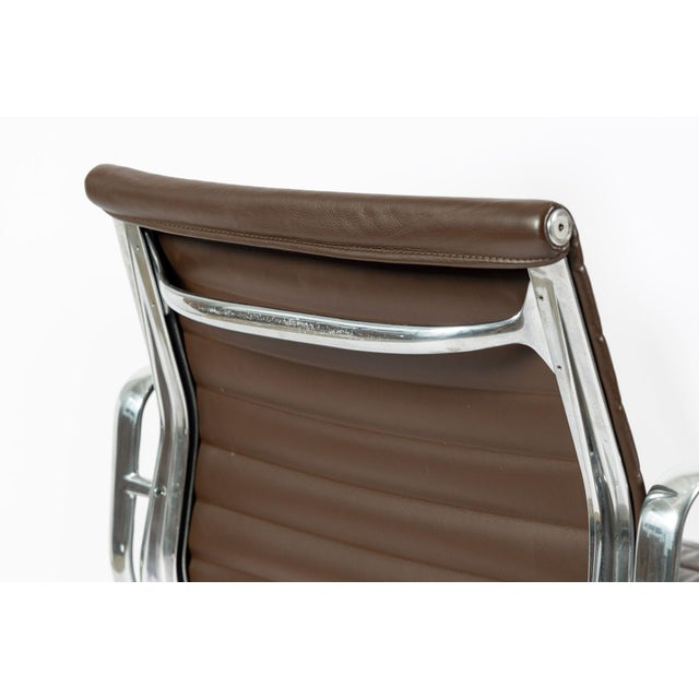 Set of 4 Eames Herman Miller Office Chairs, Brown Leather Thin Pad Aluminum Group For Sale - Image 13 of 18