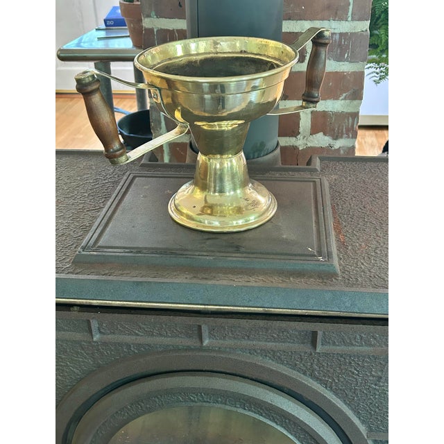 Victorian Antique Victorian Brass Coal Hod / Ember Carrier With Wood Handles – Pedestal Fireplace Hearth Vessel For Sale - Image 3 of 10