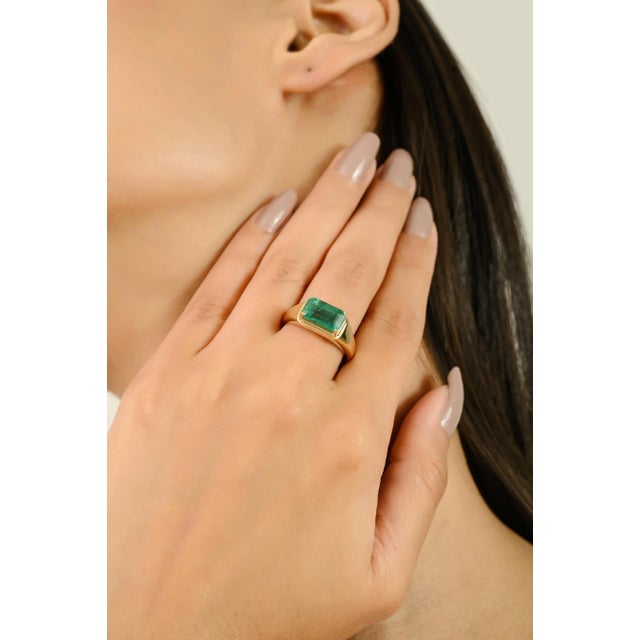 2.76 Carat Prong Set Emerald Signet Ring Size 6 For Sale - Image 11 of 17
