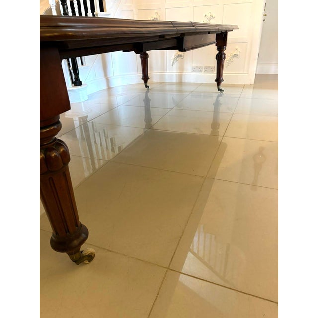 Large Antique Victorian Figured Extendable Dining Table in Mahogany, 1860s For Sale - Image 9 of 17