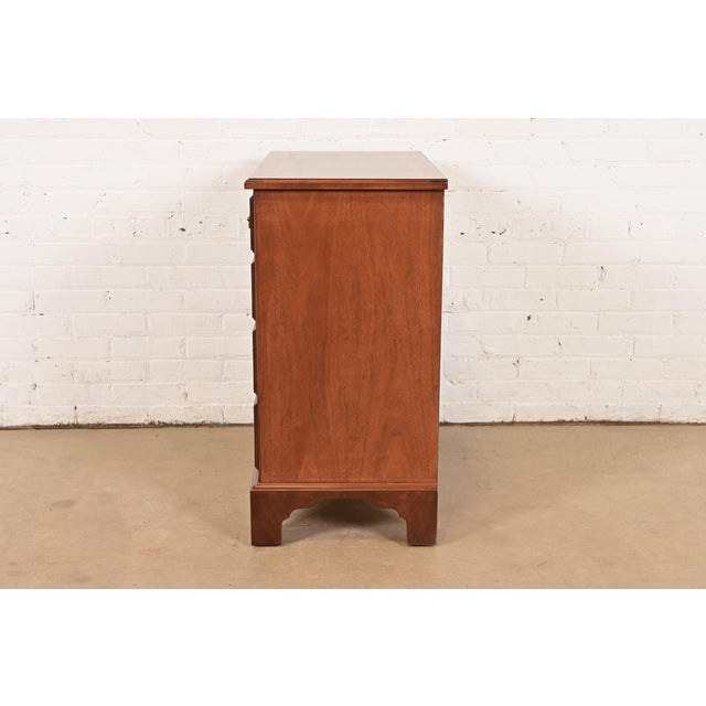 Henredon Georgian Banded Mahogany and Burl Wood Chest of Drawers, Newly Refinished For Sale - Image 13 of 17