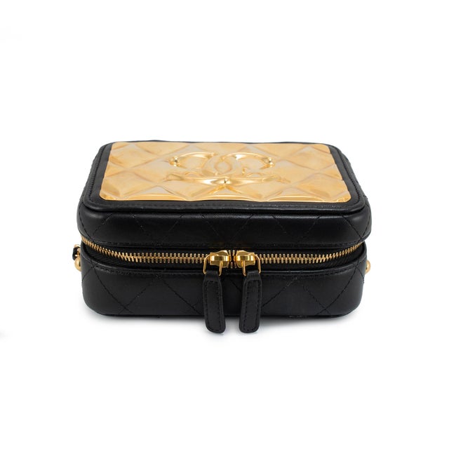 Chanel CC Metal Plate Vanity Case Lambskin Gold-Tone Hardware Shoulder Bag For Sale In Houston - Image 6 of 13
