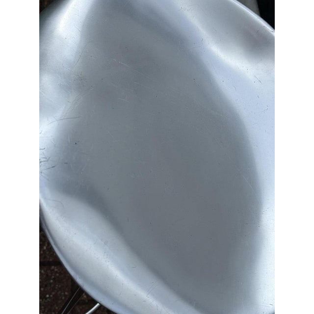 Metal Jamaica Stools in Aluminium and Chrome by Pepe Coates for Amat, Set of 2 For Sale - Image 7 of 11