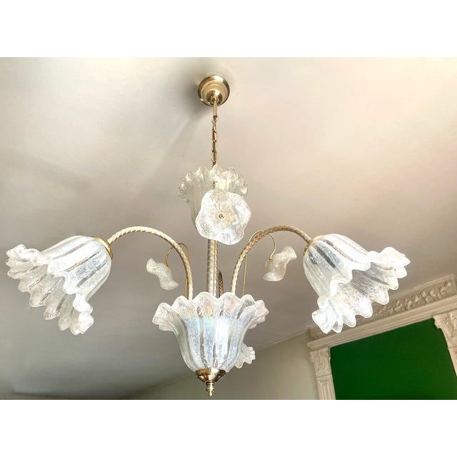 1980s Italian Chandelier with Iridescent Murano Glass Flowers, 1980 For Sale - Image 5 of 14