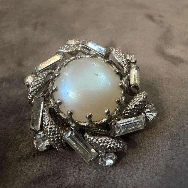 Metal 1950s Art Deco Costume Jewelry Silver Plated Metal Italian Clip-on Earrings For Sale - Image 7 of 10