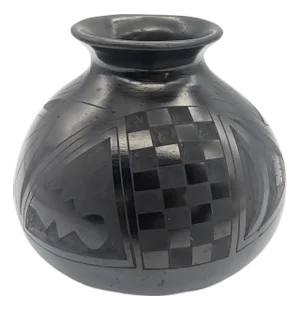 Late 20th Century Jaime Dominguez "Mata Ortiz" Etched Ceramic Bud Vase