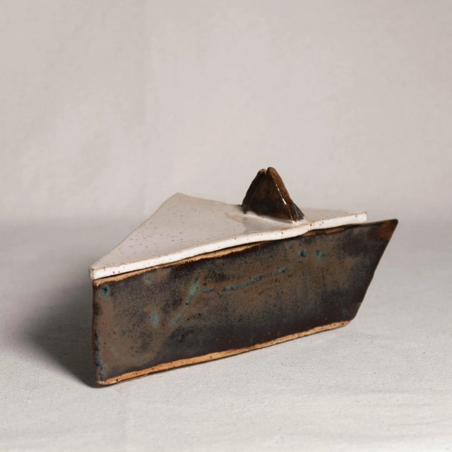 Late 20th Century Vintage Studio Pottery Ceramic Triangular Geometric Lidded Box For Sale In Tulsa - Image 6 of 12