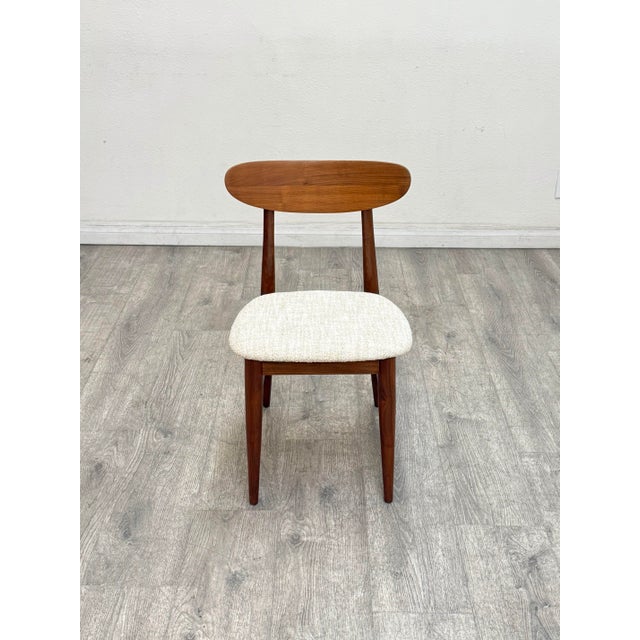 Wood Set of 8 Mid Century Modern Walnut Dining Chairs For Sale - Image 7 of 9