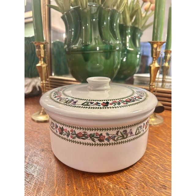 This is a piece of the early Portmeirion Botanic Garden collection circa 1970's-1980's. Rather than a specific flower, the...