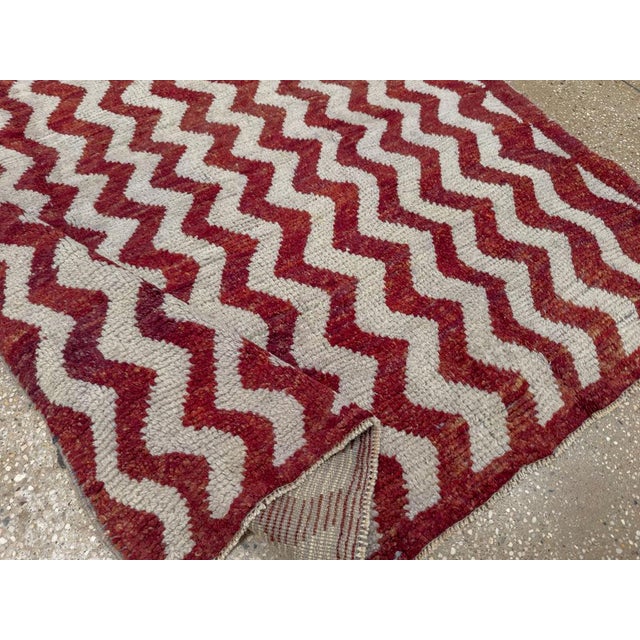 Galerie Shabab Collection Mid-20th Century Turkish Anatolian Accent Rug For Sale - Image 9 of 10