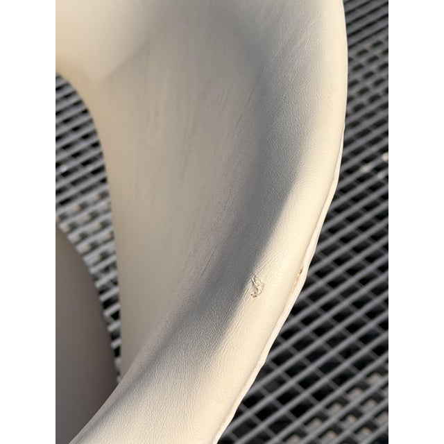 Mid-Century Modern Space Age Cantilever Dining Set in Chrome and Clear Glass attributed to Boris Tabacoff, France, 1970s, Set of 5 For Sale - Image 15 of 16