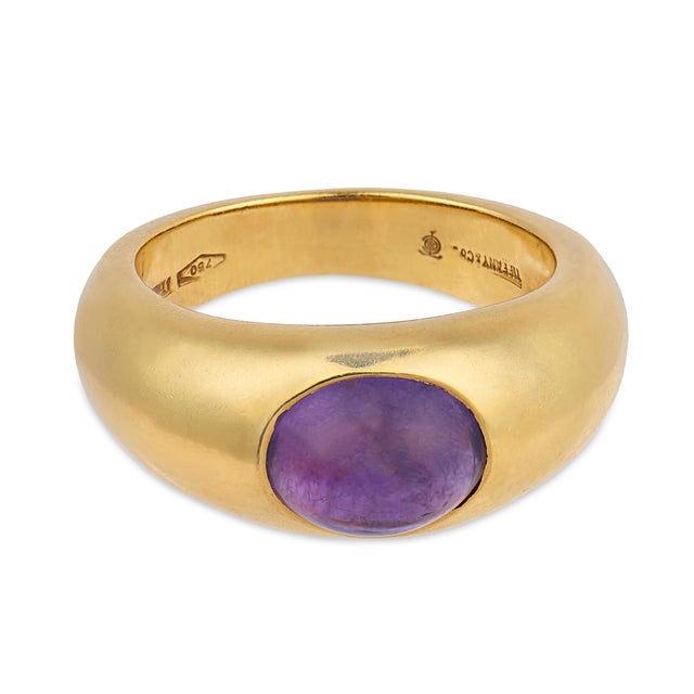 Contemporary 1980s Tiffany & Co. 1.65 Carat Amethyst 18k Yellow Gold Bezel Ring, Size 5.25 For Sale - Image 3 of 6