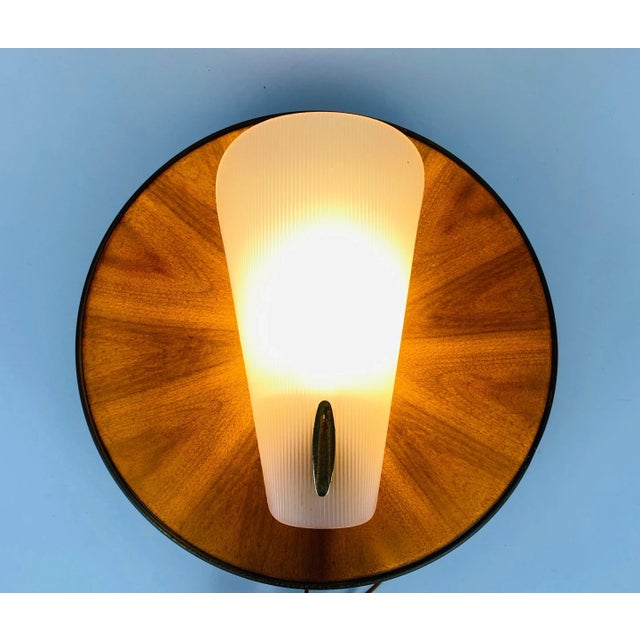 Mid-Century Teak and Plexi Glass Wall Lamp in the Style of Stilnovo, Italy For Sale - Image 9 of 10
