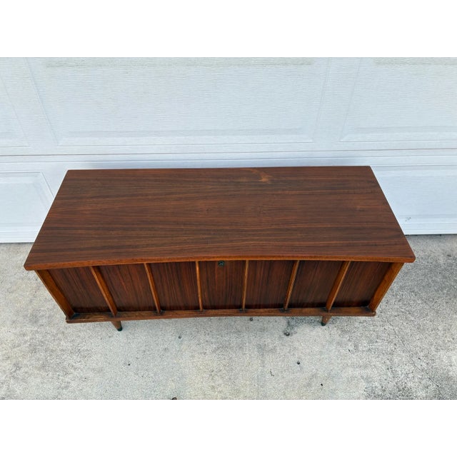Vintage Mid Century Walnut Cedar Chest by Lane For Sale In San Diego - Image 6 of 8