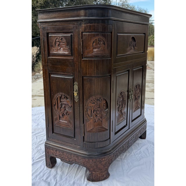 Mid-Century Chinese Hand-Carved Altar Cocktail Bar Cabinet by Hk Old Mary Sing Shun Co. - No. 9143 (With Original Catalog) For Sale - Image 4 of 17