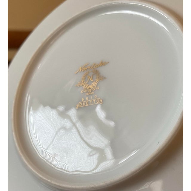 1960s Vintage Noritake Duetto 6610 Mid-Century Modern Ceramic White Gold Scroll Japan Dinner Set - 96 Pieces For Sale - Image 5 of 11