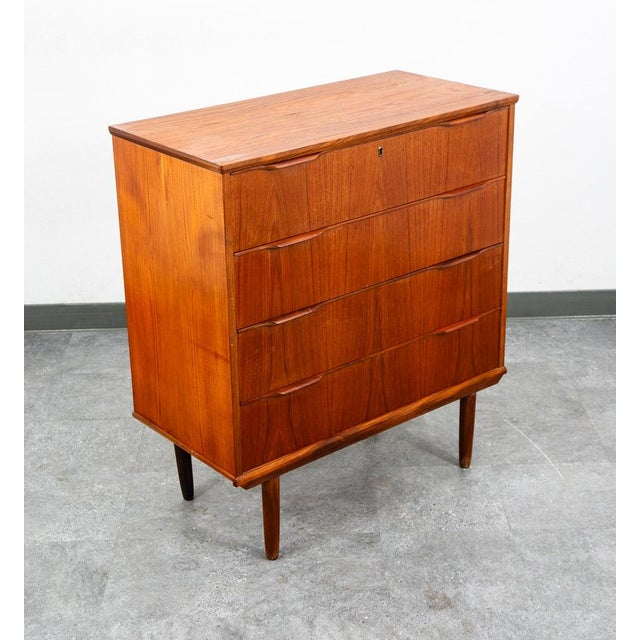 Very high quality and well made Danish Chest of drawers in Teak. Comes with 4 drawers, solid teak handles and solid teak...