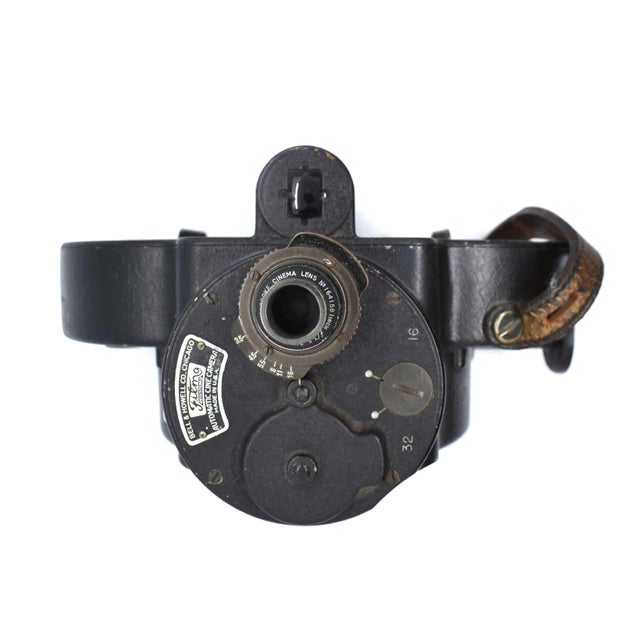 Early 20th Century Bell & Howell Filmo 70 16mm Heavy Duty Movie Camera For Sale - Image 4 of 9