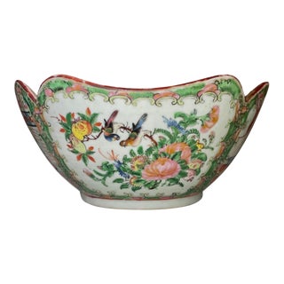 Antique 19th-Century Chinese Famille Rose Porcelain Bowl For Sale