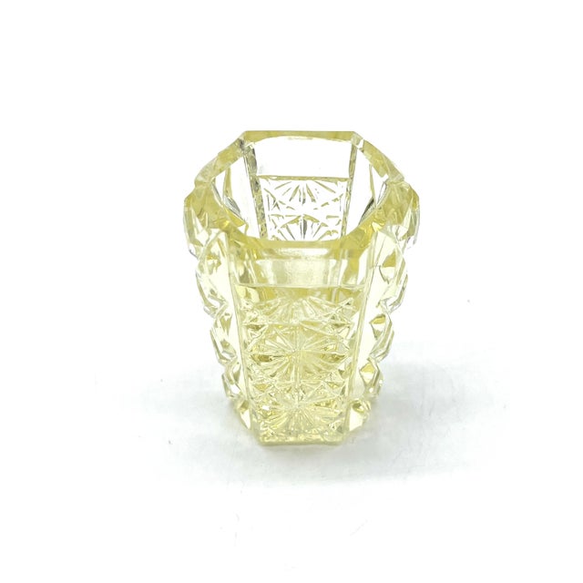 Antique Shot Glasses in Yellow Lead Crystal and Diamond Cut, 1890s, Set of 6 For Sale - Image 5 of 12