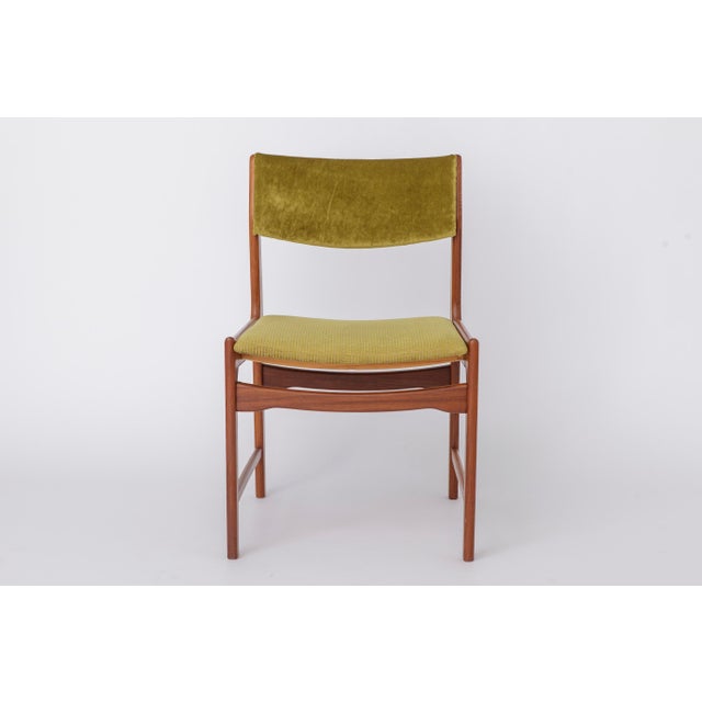 Set of 4 vintage dining chairs, Germany, 1970s. Unknown manufacturer. A stylish set of vintage chairs from the 1970s,...