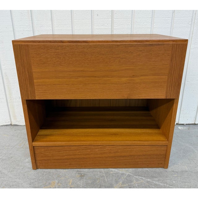 Wood Vintage Danish Modern Teak Nightstands - Set of 2 For Sale - Image 7 of 9