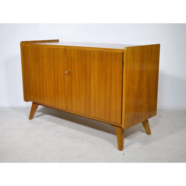 Mid-Century Modern Sideboard in Walnut, 1960er For Sale - Image 6 of 10