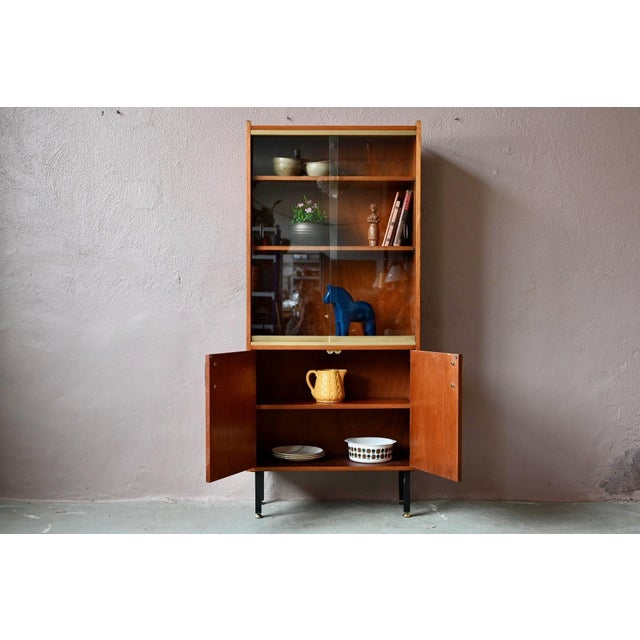 Straight out of the 1960s, this beautiful two-part bookcase exudes the refined elegance of modernist design. Entirely clad...