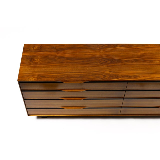 Wood Mid Century Vintage Large Walnut Dresser — John Kapel for Glenn of California — 8 Drawers For Sale - Image 7 of 9