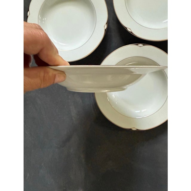 Coastal 1960s Set Up of Four (4) Vintage Designer Oscar De La Renta 8.5” Bowls in Aegean Pattern | Black and Gold | Beachy | Seashell For Sale - Image 3 of 10