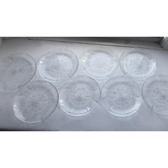 Vintage 1980s Arcoroc Fleur Dessert/Salad Glass Plates, Set of 8 For Sale In New York - Image 6 of 11