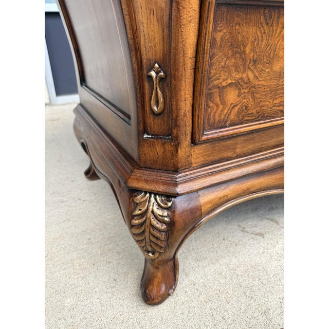 Late 20th Century Pair of Orleans International French-Style Burled Walnut Bombe Nightstands For Sale - Image 10 of 18