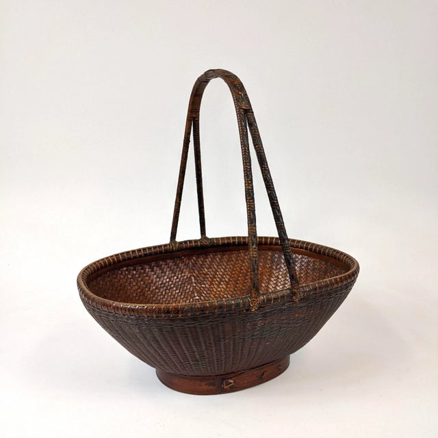 Mid 19th Century 19th Century Chinese Woven Oval Bamboo Basket With Handle For Sale - Image 5 of 8