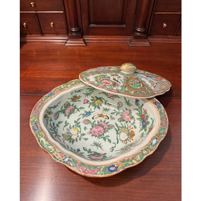 Antique Chinese Porcelain Famille Rose Medallion Tureen With Scalloped Lid For Sale - Image 14 of 15