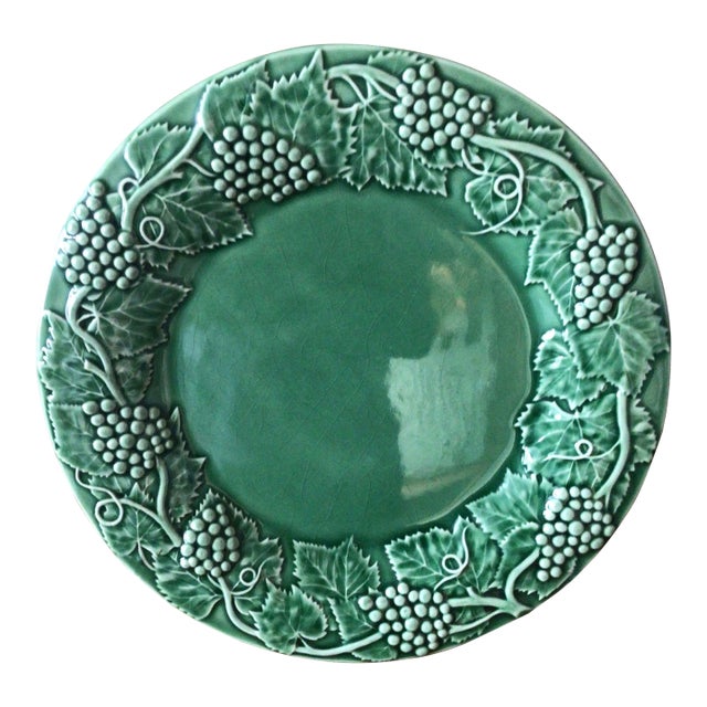 Large Vintage Portuguese Bordallo Pinheiro Green Grape and Grape Leaf Serving Dish For Sale