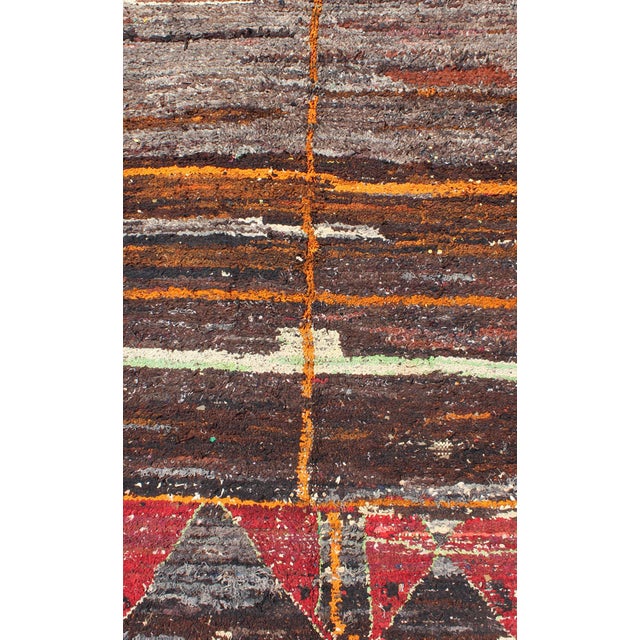 Early 20th Century Moroccan Boucherouite Large Rag Rug With Abstract Design in Charcoal and Brown 5.2 X 8.8 For Sale - Image 5 of 12